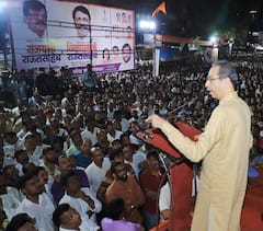 Uddhav Thackeray on Sanjay Dina Patil : खासदार फुटीनंतर उद्धव ठाकरे थेट संजय दिना पाटील यांचा मतदारसंघात पोहचले, भांडूपमधील सभेला गर्दी किती?