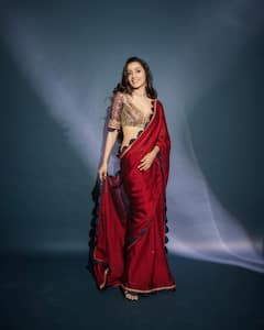 Shraddha Kapoor Photos: बेहद हसीन दिखती हैं 'ईठा' एक्ट्रेस श्रद्धा कपूर, इंडियन हो या वेस्टर्न हर लुक में लगती हैं कमाल