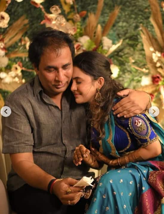 ‘Am I dreaming ?’ असा कॅपशन देत तिने आपल्या भावना व्यक्त केल्या आहेत.