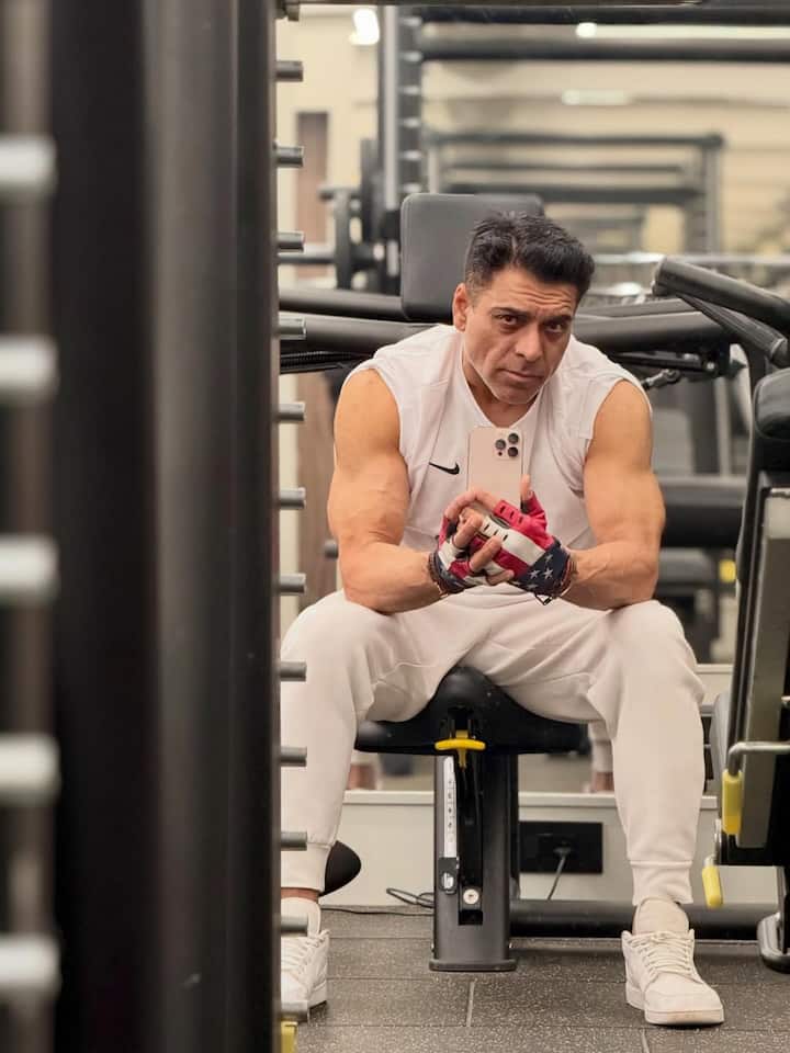 राम कपूर ने टीवी के पॉपुलर एक्टर हैं. उन्होंने अपनी शुरुआती पढ़ाई नैनीताल के शेरवुड कॉलेज से की. बाद में उन्होंने कोडाइकनाल इंटरनेशनल स्कूल (तमिलनाडु) में भी पढ़ाई की.