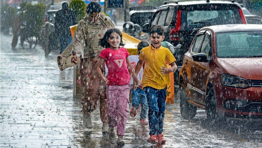 Heavy Rain, Hailstorm Trigger Flooding In Kashmir Valley; One Dead In Srinagar, Crops Damaged