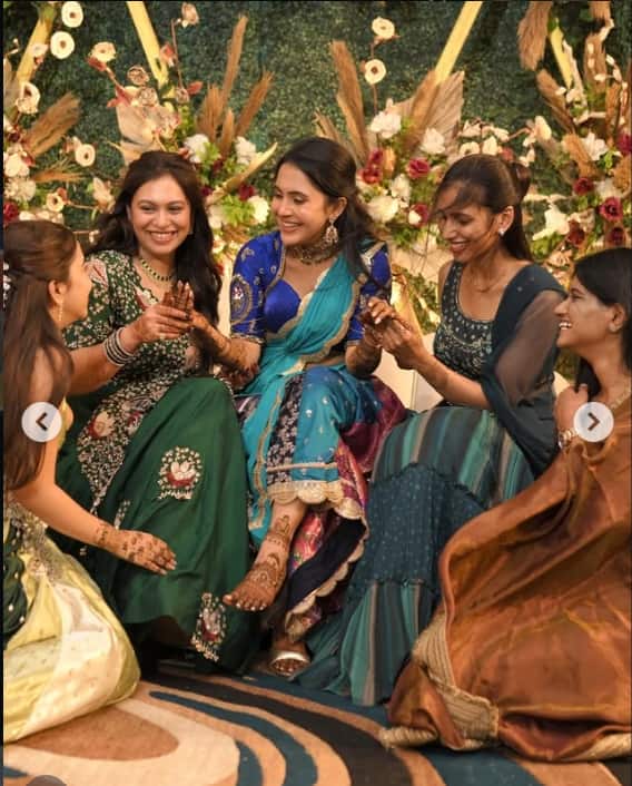 तिच्या मैत्रिणींसोबत काही खास आनंदाचे क्षणही तिने या पोस्टमध्ये शेअर केले आहेत.