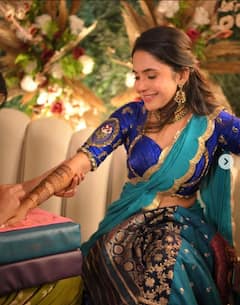Anushka Sarkate Mehendi: मेहेंदी रंगली गं! अनुष्का सरकटेच्या घरी लग्नसराईला सुरुवात; दिमाखदार सोहळ्यात तिच्या लूककडे खिळल्या नजरा; PHOTO's