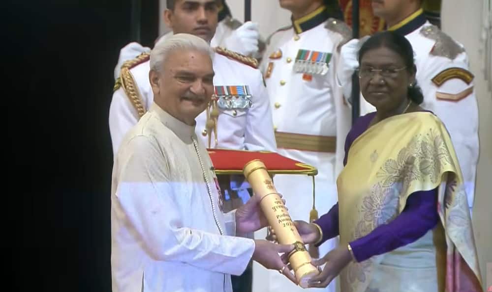 Padma Awards 2026 Live Updates: Veteran Malayali actor Mammootty received Padma Bhushan, Alka Yagnik-R Madhavan also received the honor, singer touched the feet of PM Modi.
