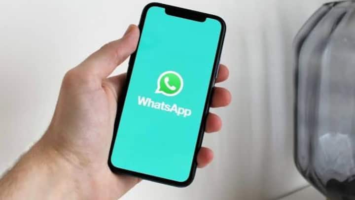 ਹੁਣ 20 ਚੈਟਾਂ ਤੱਕ ਕਰ ਸਕੋਗੇ Pin  WhatsApp Plus ਦਾ ਇੱਕ ਵੱਡਾ ਫੀਚਰ ਚੈਟ ਪਿਨਿੰਗ ਲਿਮਿਟ ਵਧਾਉਣਾ ਵੀ ਹੈ। ਆਮ WhatsApp ਵਿੱਚ ਸੀਮਿਤ ਚੈਟਾਂ ਨੂੰ ਹੀ ਉੱਪਰ ਪਿਨ ਕੀਤਾ ਜਾ ਸਕਦਾ ਹੈ, ਪਰ Plus ਸਬਸਕ੍ਰਿਪਸ਼ਨ ਲੈਣ ਵਾਲੇ ਯੂਜ਼ਰ 20 ਤੱਕ ਮਹੱਤਵਪੂਰਨ ਚੈਟਾਂ** ਨੂੰ ਆਪਣੀ ਚੈਟ ਲਿਸਟ ਦੇ ਸਭ ਤੋਂ ਉੱਪਰ ਰੱਖ ਸਕਦੇ ਹਨ।ਇਹ ਫੀਚਰ ਖਾਸ ਕਰਕੇ ਉਹਨਾਂ ਲੋਕਾਂ ਲਈ ਫਾਇਦੇਮੰਦ ਹੈ ਜੋ ਕੰਮ ਜਾਂ ਨਿੱਜੀ ਕਾਰਨਾਂ ਕਰਕੇ ਕਈ ਜ਼ਰੂਰੀ ਚੈਟਾਂ ਨੂੰ ਹਮੇਸ਼ਾ ਆਸਾਨੀ ਨਾਲ ਐਕਸੈਸ ਕਰਨਾ ਚਾਹੁੰਦੇ ਹਨ।