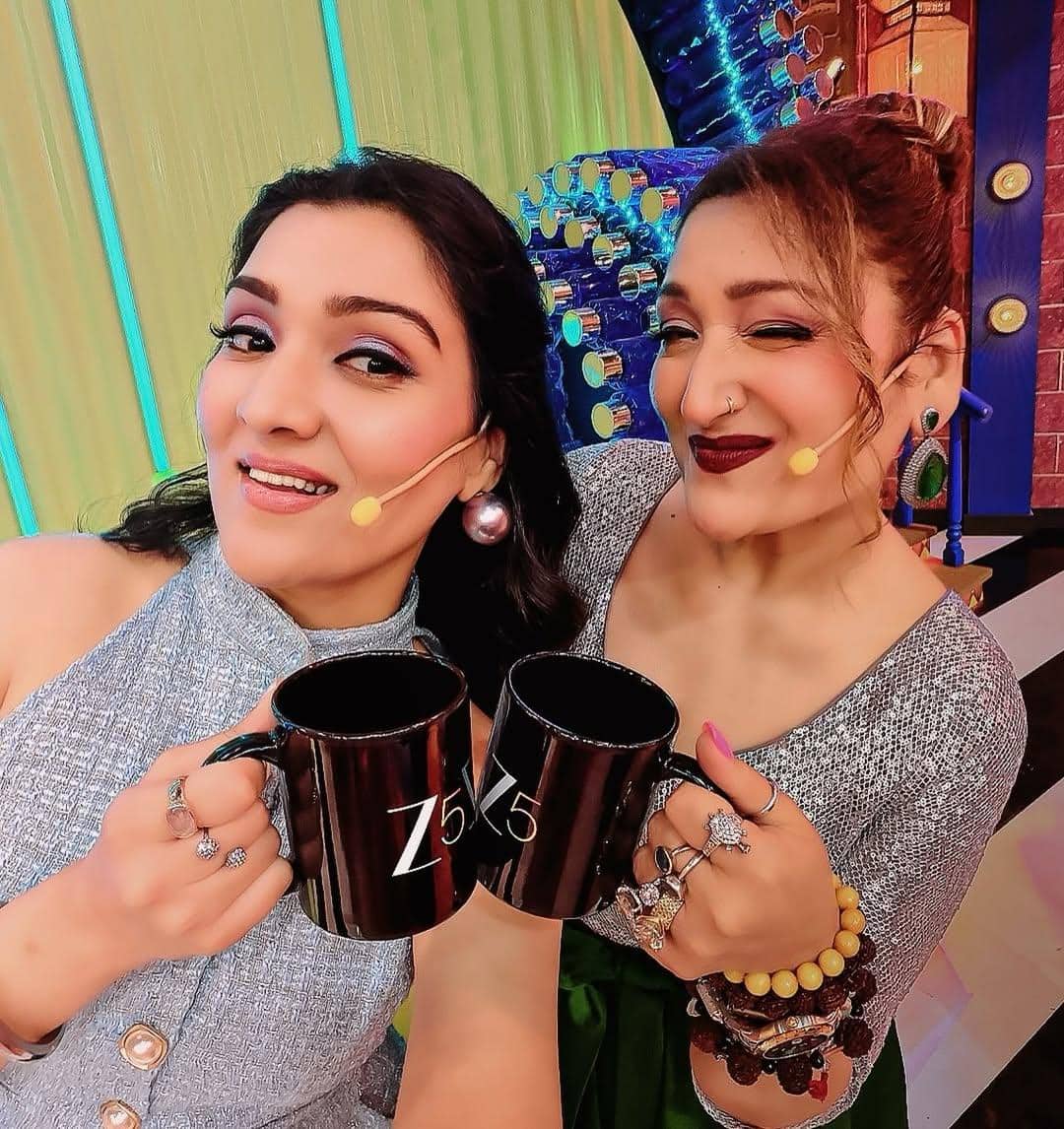 Sunita Ahuja and Tina Ahuja left the reality show due to family emergency, Govinda's wife said - I am very upset.