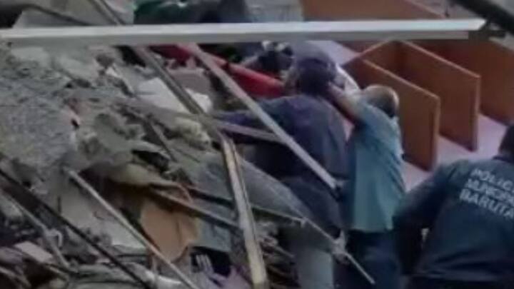 জানা গিয়েছে, মাটি কেঁপে ওঠার কয়েক সেকেন্ড আগেই অ্যান্ড্রয়েড ফোনে Google-এর তরফে সতর্কবার্তা পাঠানো হয়। থরথর করে কেঁপে ওঠে ফোন।