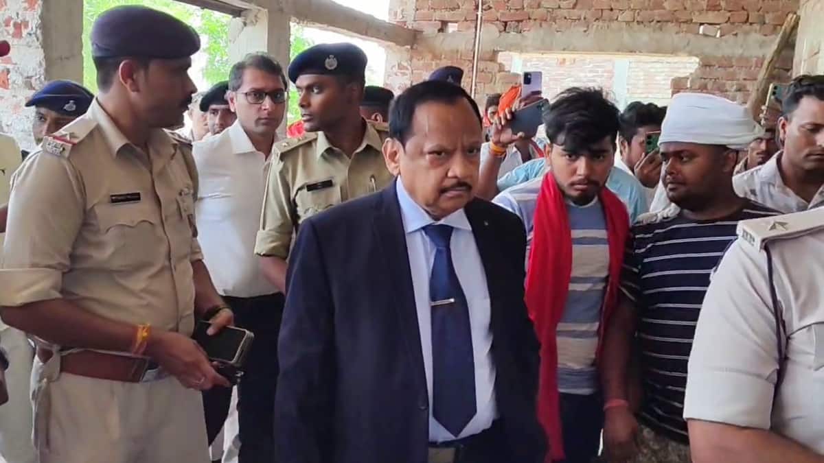 भरत तिवारी एनकाउंटर: परिजनों से मिलने बिलौटी गांव पहुंचे रिटायर्ड जज, मां ने कहा- 'हमने…'