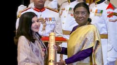 Alka Yagnik Health: হুইলচেয়ারে অলকা যাজ্ঞিক, শারীরিক অবনতি? উদ্বিগ্ন অনুরাগী, গায়িকা বললেন...