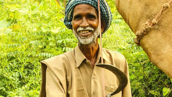 मध्य प्रदेश सरकार ने हाल ही में इस योजना में एक और बड़ा बदलाव किया है. पहले किसानों को खरीफ और रबी सीजन के लिए अलग-अलग तारीख तक लोन चुकाना पड़ता था, जिससे कई बार उन पर दबाव बढ़ जाता था. अब सरकार ने एक वार्षिक लोन सीमा तय कर दी है. इसका मतलब है कि किसान जिस तारीख को पहली बार पैसा निकालते हैं, उस तारीख से उन्हें पूरे 12 महीने का समय लोन चुकाने के लिए मिल जाएगा.  इससे किसानों को फसल बेचने के बाद आराम से पैसा चुकाने का समय मिल जाएगा. इस नई व्यवस्था से राज्य सरकार पर करीब 880 करोड़ रुपये का अतिरिक्त खर्च आएगा, लेकिन इससे किसानों को बड़ी राहत मिलेगी.