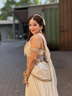 Monalisa Photo: ટ્રેડિશનલ લુકમાં ગોર્જિયસ લાગી મોનાલિસા, જુઓ અભિનેત્રીની સુંદર તસવીરો