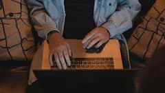 Sleep Mode in Laptop: શું તમે પણ દરવખતે લેપટોપને સ્લીપ મૉડમાં રાખો છો ? જાણો તેના પરફોર્મન્સ પર શું પડે છે અસર