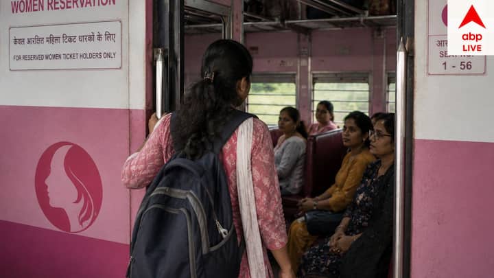 মহিলাদের জন্য সংরক্ষিত কামরায় কোনও পুরুষ ব্যক্তি উঠে পড়লে ২৫০০ টাকা পর্যন্ত জরিমানা ও টিকিট বাজেয়াপ্ত করা থেকে কামরা থেকে অপসারণ করে দেওয়া হবে সেই ব্যক্তিকে।