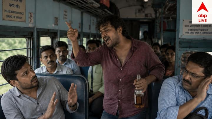 ট্রেনে অনেকে মদ্যপান করে অন্য় যাত্রীদের সমস্য়ার কারণ হয়ে ওঠেন। নতুন বিধান অনুযায়ী শাস্তি হিসেবে রেলস্টেশন থেকে অপসারণ, টিকিট বাজেয়াপ্ত ও ২৪ ঘণ্টার সাধারণ কারাদণ্ডের সঙ্গে ১০০০ টাকা জরিমানাও করা হবে।