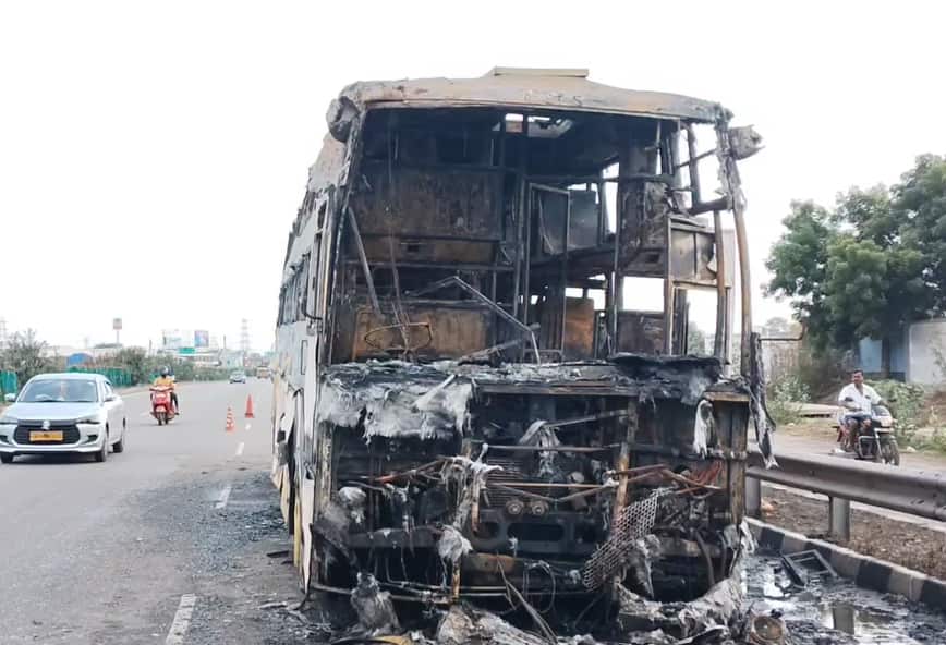 நெடுஞ்சாலையில் கொடூர தீ விபத்து! சென்னை அருகே சாம்பலான பேருந்து... 36 பயணிகள் தப்பியது எப்படி?
