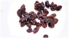 Soaked Raisin Water : ఎండు ద్రాక్షలు నీటిలో నానబెట్టి తాగితే కలిగే లాభాలు ఇవే.. ఉదయాన్నే తాగేయండి