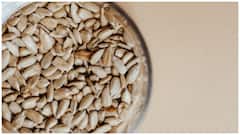 Sunflower Seeds : రోజూ గుప్పెడు పొద్దుతిరుగుడు గింజలు తింటే ఆరోగ్యానికి ఎన్ని లాభాలో.. జుట్టు, స్కిన్, హెల్త్ బెనిఫిట్స్ కోసం