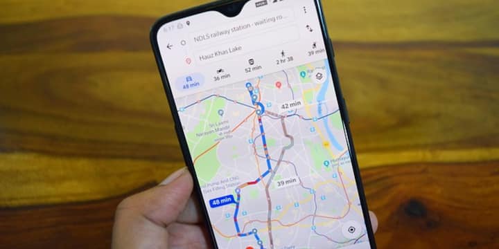 गूगल के सबसे लंबा रास्ता दिखाए जाने के पीछे एक बड़ी वजह है. दरअसल, Google Maps में ये Fuel-Efficient Routes फीचर की वजह से होता है. इस फीचर का मकसद होता है कि आपकी गाड़ी कम ईंधन का इस्तेमाल करे. इसीलिए कई बार देखा गया है कि अगर दो रास्तों में ज्यादा अंतर नहीं होता है तो गूगल आपको वो रास्ता बताता है जहां आपकी गाड़ी कम ईंधन खर्च करेगी.