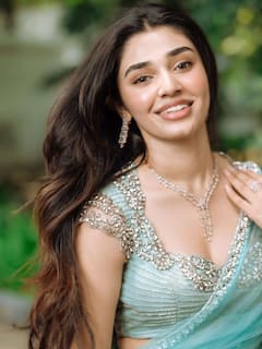 Krithi Shetty : హాఫ్ శారీలో బేబమ్మ - క్యూట్ లుక్‌తో అందాల ఆ'కృతి'