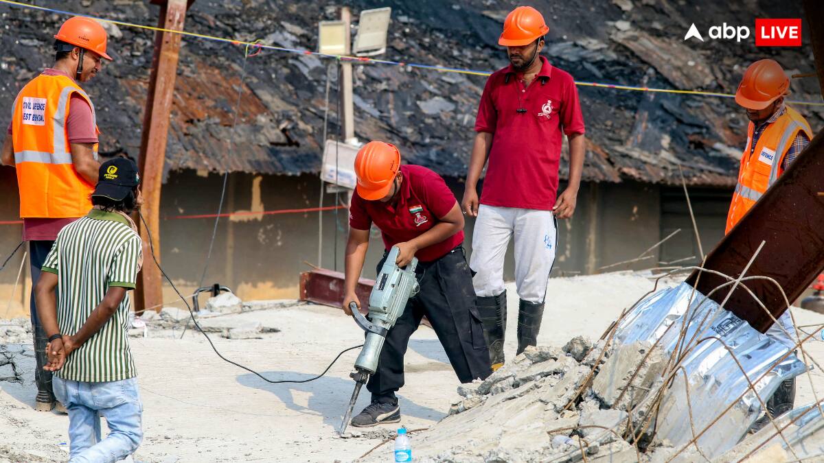 कोलकाता हादसा: 16 मौतों के बाद एक्शन में पुलिस, पूर्व मेयर फिरहाद हकीम और दो पूर्व पार्षदों के खिलाफ शिकायत दर्ज