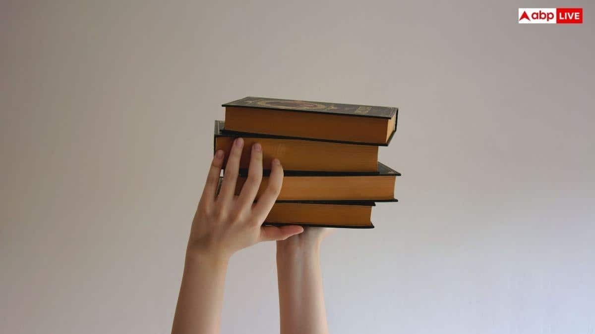 First Book: दुनिया में पहली किताब किसने और कब छापी थी, जानें क्या है किताबों का इतिहास?