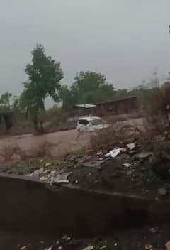 Akola News: अकोल्यात पावसानंतर पूर, मयताच्या घरी सांत्वनासाठी आलेल्या पाहुण्याची कार गेली वाहून, Photo