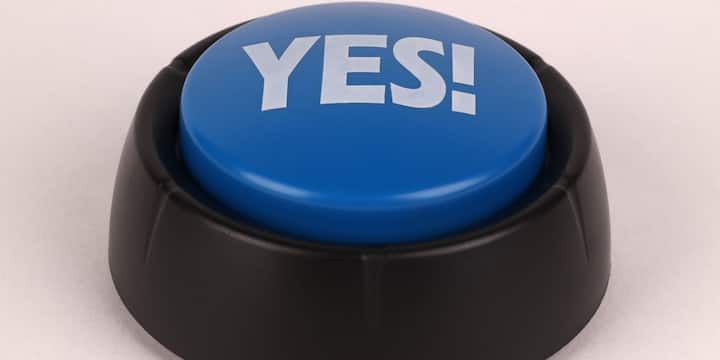 Smart Bluetooth Button भी एक बेहतरीन डिवाइस है जो बुजुर्गों के बेहद काम आ सकता है. इसी मदद से लोग एक बटन दबाकर फोन की कैमरा शटर कंट्रोल की जा सकती है, गाने चलाए या रोका जा सकता है. कुछ मॉडल में इमरजेंसी अलर्ट भेजने जैसी सुविधा भी इस डिवाइस में मिलती है.