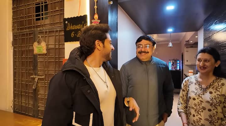 Gaurav Khanna married Akanksha Chamola in November 2016. Both of them were married with great pomp in Kanpur. Actually, Gaurav has his ancestral home in Kanpur. After living together for almost 10 years, there is a rift in the relationship between Gaurav and Akanksha.