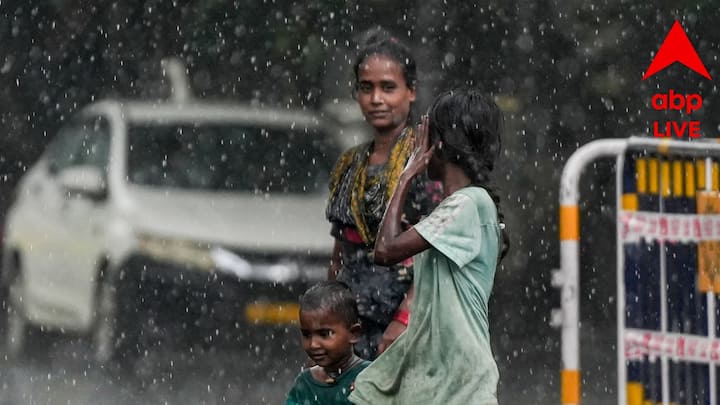 শুক্রবার হলুদ সর্তকতা জারি করা হয়েছে, দক্ষিণ ২৪ পরগনা এবং পূর্ব মেদিনীপুরের মতো উপকূলের জেলাতে।  দক্ষিণবঙ্গের সব জেলাতেই বজ্রবিদ্যুৎ সহ হালকা মাঝারি বৃষ্টির সঙ্গে ৪০ থেকে ৫০ কিলোমিটার গতিবেগে দমকা ঝোড়ো বাতাস বইতে পারে।