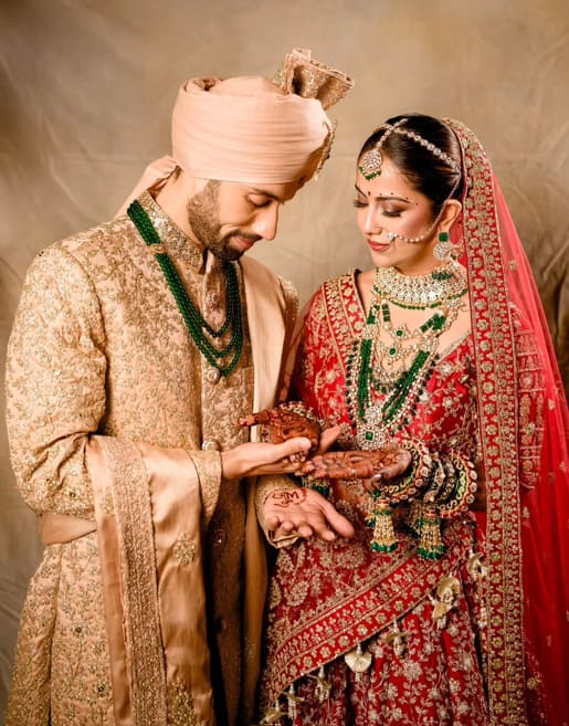 पर्सनल लाइफ की बात करें तो छोटी आनंदी रियल लाइफ में दुल्हनिया बन गई हैं. अविका गौर ने अपने लॉन्ग टाइम बॉयफ्रेंड मिलिंद चंदवानी से शादी की है.