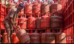 LPG Cylinder Safety Tips : ਘਰ 'ਚ ਗੈਸ ਦੀ ਹਲਕੀ ਜਿਹੀ ਬੂ ਨੂੰ ਵੀ ਨਾ ਕਰੋ ਨਜ਼ਰਅੰਦਾਜ਼, ਸਮੇਂ ਸਿਰ ਚੁੱਕੋ ਇਹ ਕਦਮ, ਬਚ ਸਕਦੀ ਹੈ ਜਾਨ