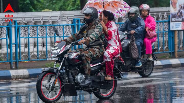 দক্ষিণবঙ্গের সব জেলাতেই বজ্রবিদ্যুৎ- সহ হালকা থেকে মাঝারি বৃষ্টির সঙ্গে ঘণ্টায় ৪০ থেকে ৫০ কিলোমিটার গতিবেগে দমকা ঝোড়ো হাওয়া বইবে বলে জানিয়েছে আলিপুর আবহাওয়া দফতর।