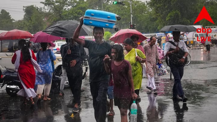 মঙ্গল এবং বুধবার ও ভারি বৃষ্টির সতর্কতা থাকবে উত্তরবঙ্গে। কোথাও লাল , কোথাও কমলা তো কোথাও হলুদ সতর্কতা জারি থাকবে। তবে শুক্রবার থেকে বৃষ্টি কমবে উত্তরবঙ্গে। সপ্তাহান্তে উত্তরে ভারি বৃষ্টির সম্ভাবনা নেই।