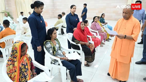 'आप स्वास्थ्य पर ध्यान दें, इलाज की चिंता सरकार करेगी', जनता दर्शन में बोले CM योगी आदित्यनाथ 'आप स्वास्थ्य पर ध्यान दें, इलाज की चिंता सरकार करेगी', जनता दर्शन में बोले CM योगी आदित्यनाथ