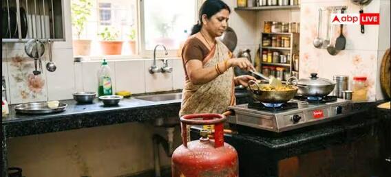 LPG Cylinder Safety Tips : ਘਰ 'ਚ ਗੈਸ ਦੀ ਹਲਕੀ ਜਿਹੀ ਬੂ ਨੂੰ ਵੀ ਨਾ ਕਰੋ ਨਜ਼ਰਅੰਦਾਜ਼, ਸਮੇਂ ਸਿਰ ਚੁੱਕੋ ਇਹ ਕਦਮ, ਬਚ ਸਕਦੀ ਹੈ ਜਾਨ