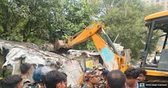 Patna News: ठेला उठाया, झोपड़ी तोड़ी, पटना में दिखा बुलडोजर वाला एक्शन, वसूला गया जुर्माना