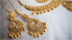 Gold Cleaning Tips : బంగారు ఆభరణాల మెరుపు తగ్గిందా? ఇంట్లోనే టూత్‌పేస్ట్, బేకింగ్ సోడాతో గోల్డ్ ఇలా శుభ్రం చేయండి