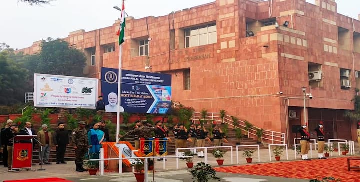 इस भर्ती अभियान के तहत विश्वविद्यालय में कुल 267 पदों पर नियुक्तियां की जाएंगी. इनमें जूनियर असिस्टेंट, स्टेनोग्राफर, कुक, मल्टी टास्किंग स्टाफ (MTS), लैब अटेंडेंट, लाइब्रेरी अटेंडेंट, इंजीनियरिंग अटेंडेंट, असिस्टेंट, सेक्शन ऑफिसर समेत कई पद शामिल किए गए हैं.अलग-अलग पदों के लिए अलग योग्यता और अनुभव तय किया गया है. उम्मीदवार आवेदन से पहले अधिकारिक वेबसाइट जरूर चेक कर लें.