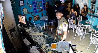 Pune Police News: पोलीस उपनिरीक्षकाला कॅफेमध्ये केलेलं गैरवर्तन भोवलं; कॉफीचे ग्लास, खाद्य पदार्थ फेकले, कर्मचाऱ्यांशी अरेरावीची भाषा; व्हिडिओ व्हायरल होताच कारवाईचा बडगा