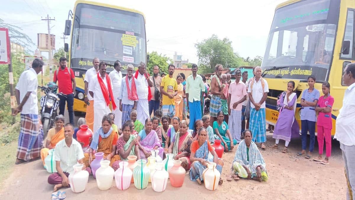 காலி குடங்களுடன் பஸ்களை மறித்த மக்கள்... பூதலூர் அருகே பரபரப்பு