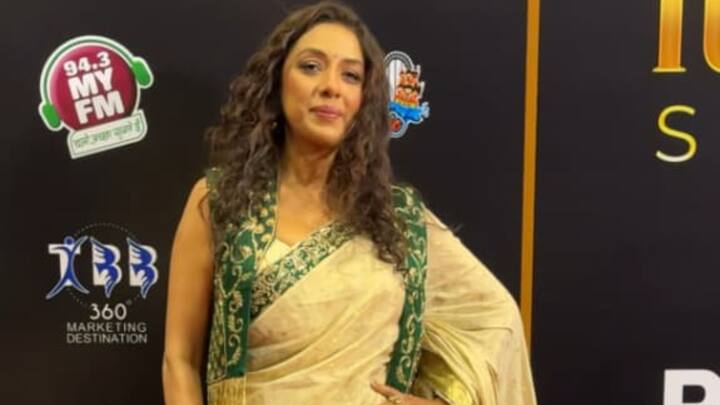 Rupali Ganguli attended the award ceremony in a stunning golden saree paired with an intricately embroidered green blouse.