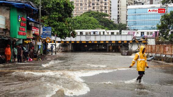Mumbai Rain: मूसलाधार बारिश से पानी-पानी हुई मुंबई! रेड अलर्ट जारी, प्रशासन की लोगों से अपील- अलर्ट रहें Mumbai Rain: मूसलाधार बारिश से पानी-पानी हुई मुंबई! रेड अलर्ट जारी, प्रशासन की लोगों से अपील- अलर्ट रहें