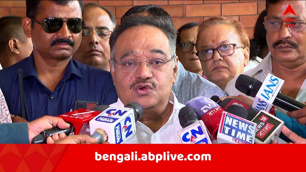 School Teacher: এবার কি রাজ্যের সব স্কুল শিক্ষকরা গণ্য হবেন সরকারি কর্মী হিসেবে ? সাংবাদিকদের মুখোমুখি শমীক ভট্টাচার্য