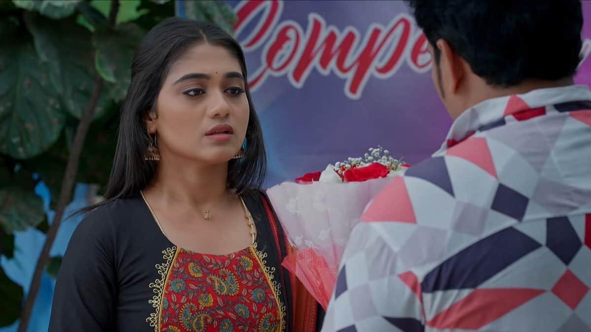 Illu Illalu Pillalu series today July 1: రిపోర్ట్స్‌తో డాక్టర్ తుక్కు రేగ్గొట్టిన నర్మద! రాజపుష్పం గదిలో ప్రేమ!