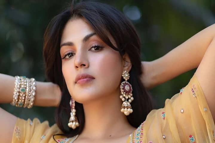 अभिनय करिअरची सुरुवात तिने तेलुगु सिनेमा 'तुनीगा तुनीगा' मधून केली. यानंतर 2013 साली 'मेरी डॅड की मारुती'या सिनेमातून बॉलिवूडमध्ये पाऊल ठेवलं.