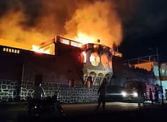 धक्कादायक! अमळनेरमधील संत सखाराम महाराज वाडी संस्थानाला भीषण आग, भाविकांना बाहेर काढण्याचं काम सुरु