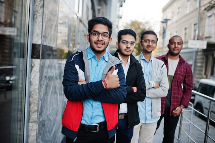 स्कॉलरशिप में आवेदन करने के लिए सबसे पहले आधिकारिक वेबसाइट scholarship.up.gov.in पर जाएं. इसके बाद Student सेक्शन में जाकर Fresh Login चुनें. रजिस्ट्रेशन करें और आवेदन फॉर्म भरें. जरूरी डॉक्यूमेंट अपलोड करें और एप्लीकेशन का प्रिंट आउट अपने पास सुरक्षित रख ले.