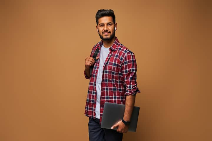इस स्कॉलरशिप में आवेदन करने के लिए छात्र उत्तर प्रदेश का निवासी होना चाहिए.इसके अलावा छात्र का किसी मान्यता प्राप्त कॉलेज या विश्वविद्यालय में बीएससी फर्स्ट ईयर में एडमिशन होना चाहिए. यह आवेदन स्नातक स्तर के पोस्ट मैट्रिक श्रेणी में किया जाता है.