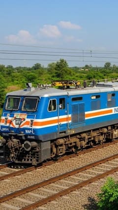 सबसे ज्यादा कमाई कहां से करता है रेलवे?