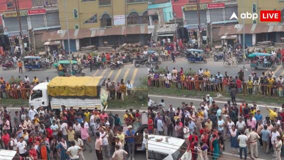 महुआ मोइत्रा पर फेंके गए अंडे और पत्थर, वीडियो शेयर कर बोलीं- 'घायल हूं, पुलिस तमाशा देख रही' महुआ मोइत्रा पर फेंके गए अंडे और पत्थर, वीडियो शेयर कर बोलीं- 'घायल हूं, पुलिस तमाशा देख रही'
